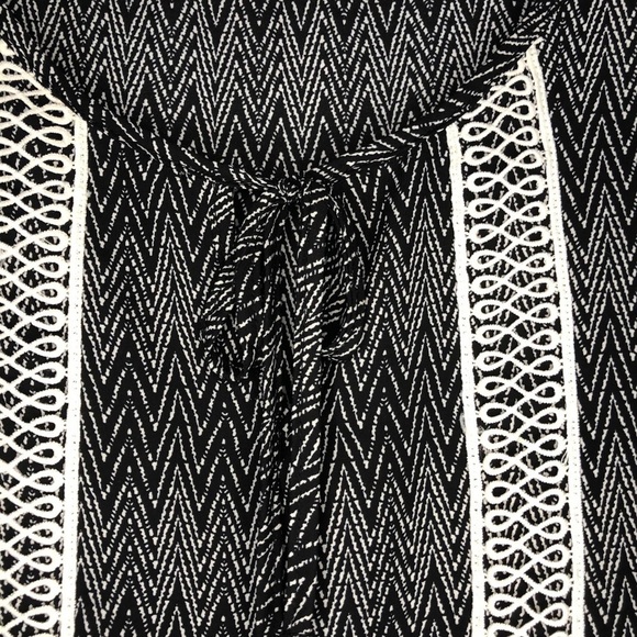 Maurices Embroidered Peasant Top Sz Sm - Picture 5 of 8